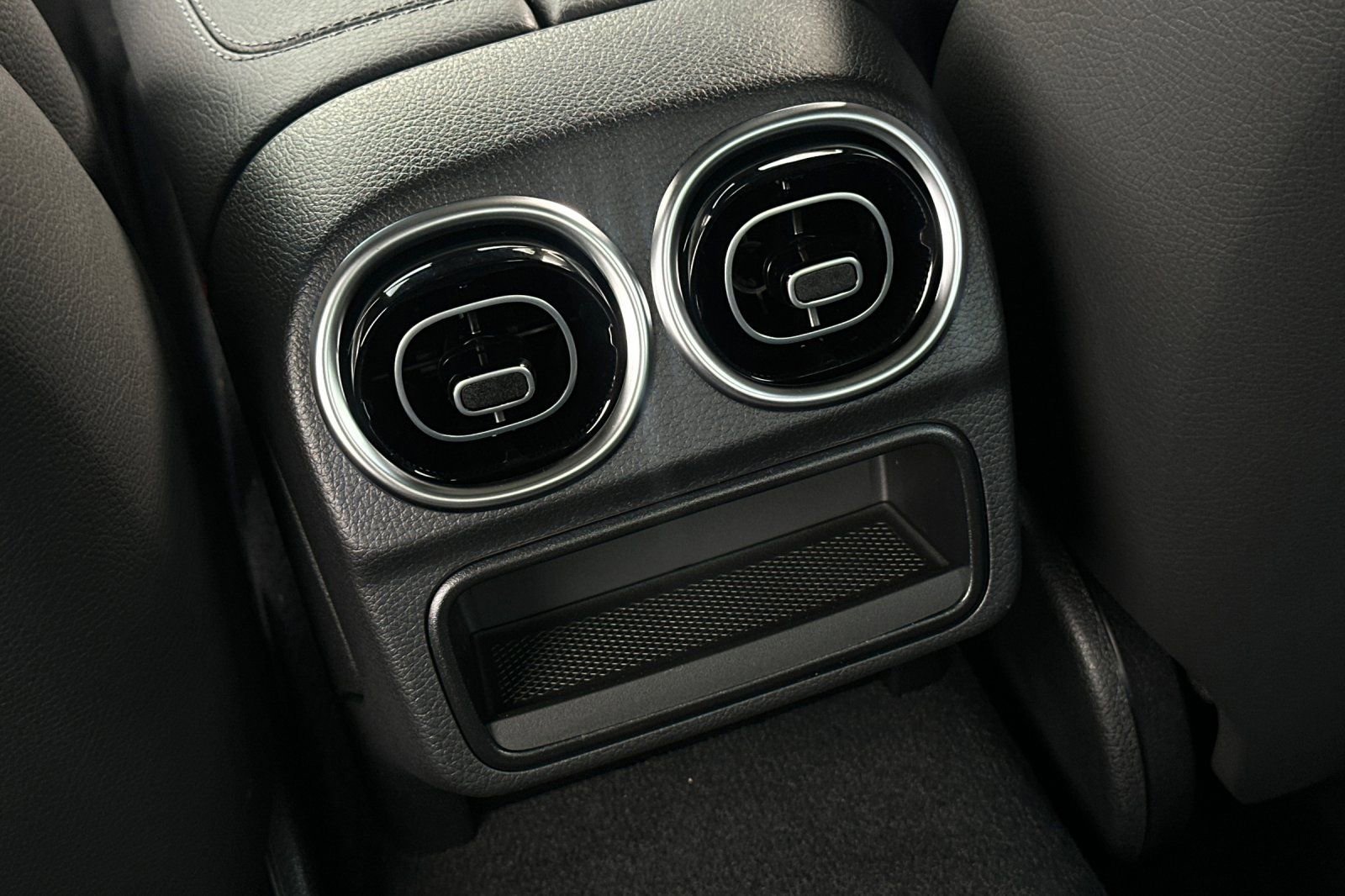 New 2025 Mercedes-Benz C 300 4MATIC Sedan image 23