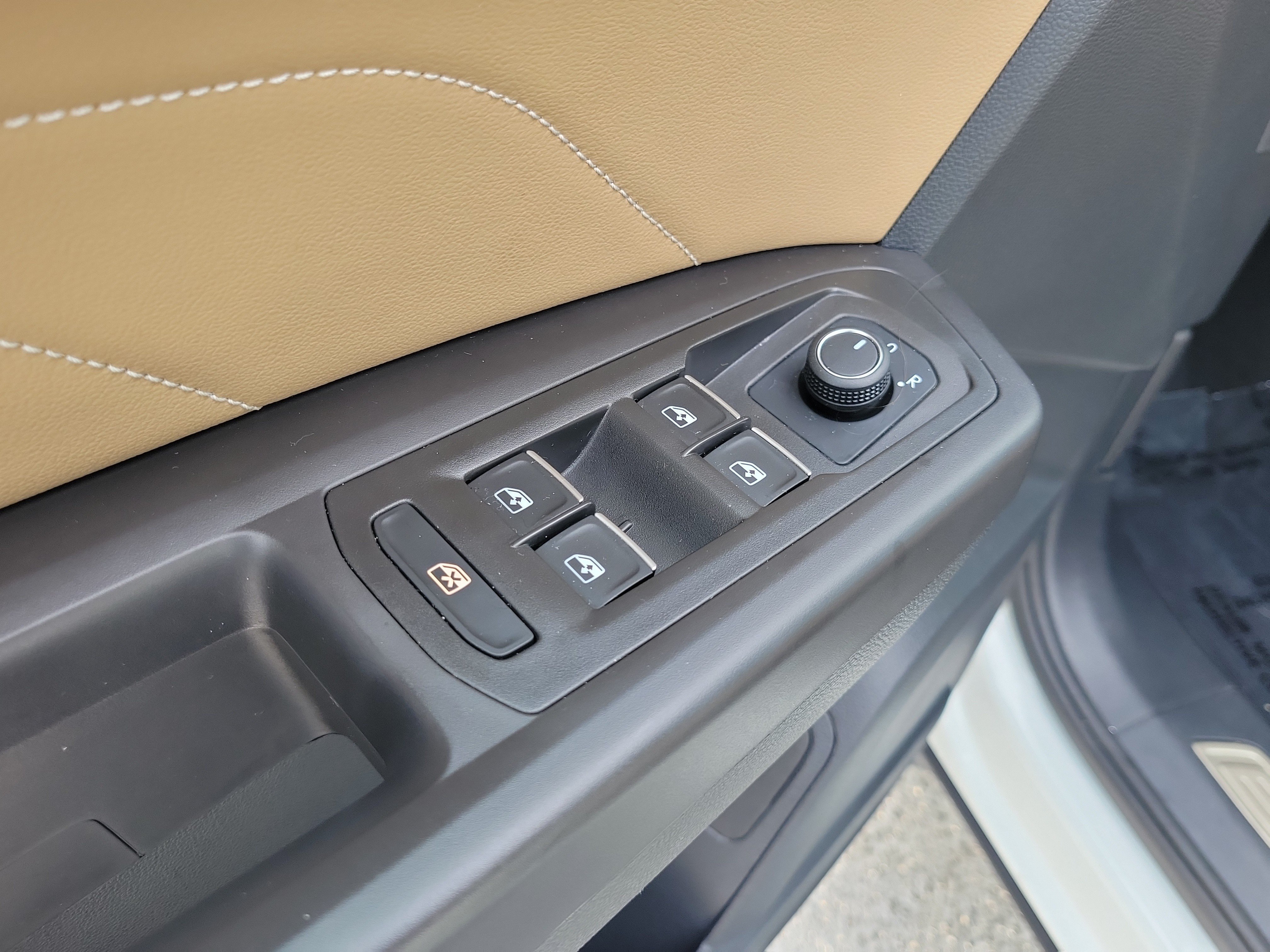 Used 2022 Volkswagen Atlas Cross Sport SE FWD image 19