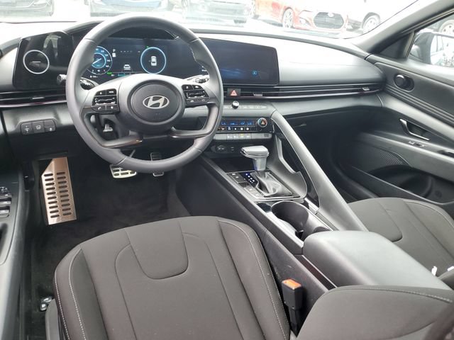 Certified 2025 Hyundai Elantra SEL FWD image 9