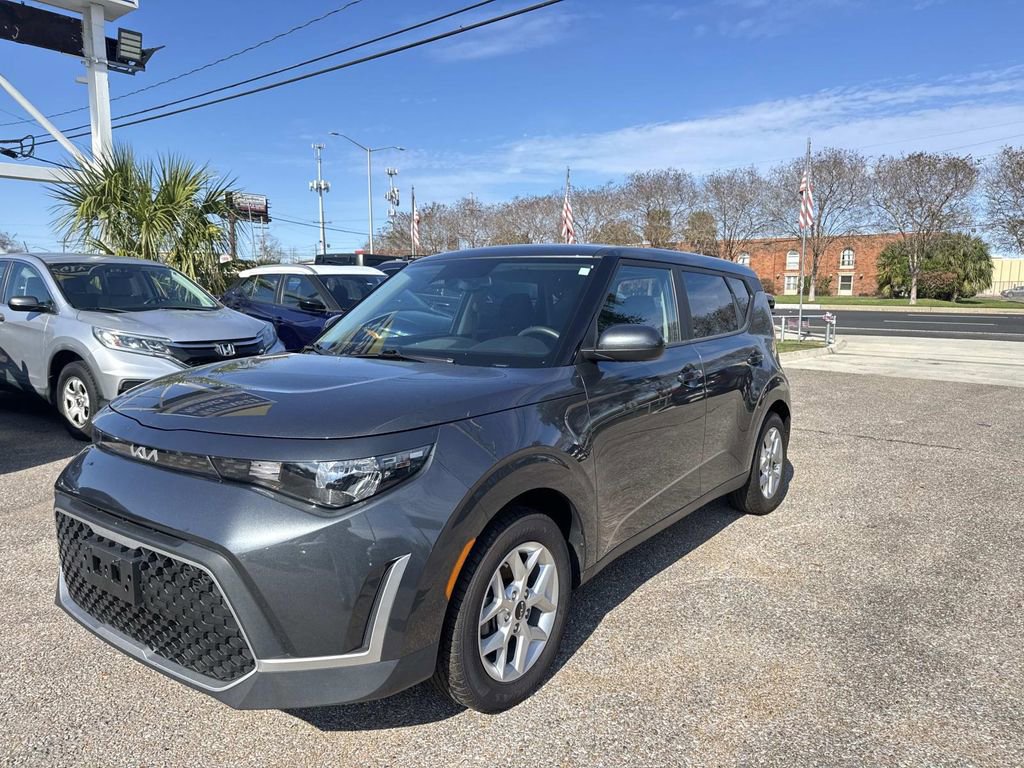 Used 2023 Kia Soul S image 3