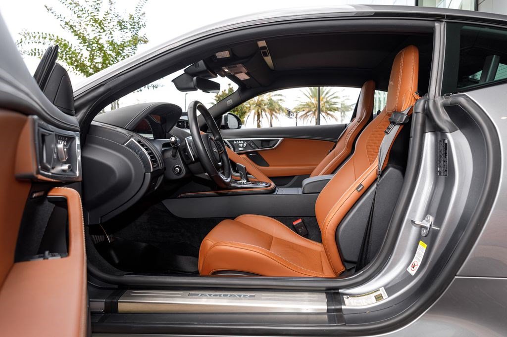 Used 2023 Jaguar F-TYPE Coupe RWD image 17