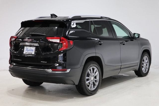 Used 2024 GMC Terrain SLT AWD/4WD image 7