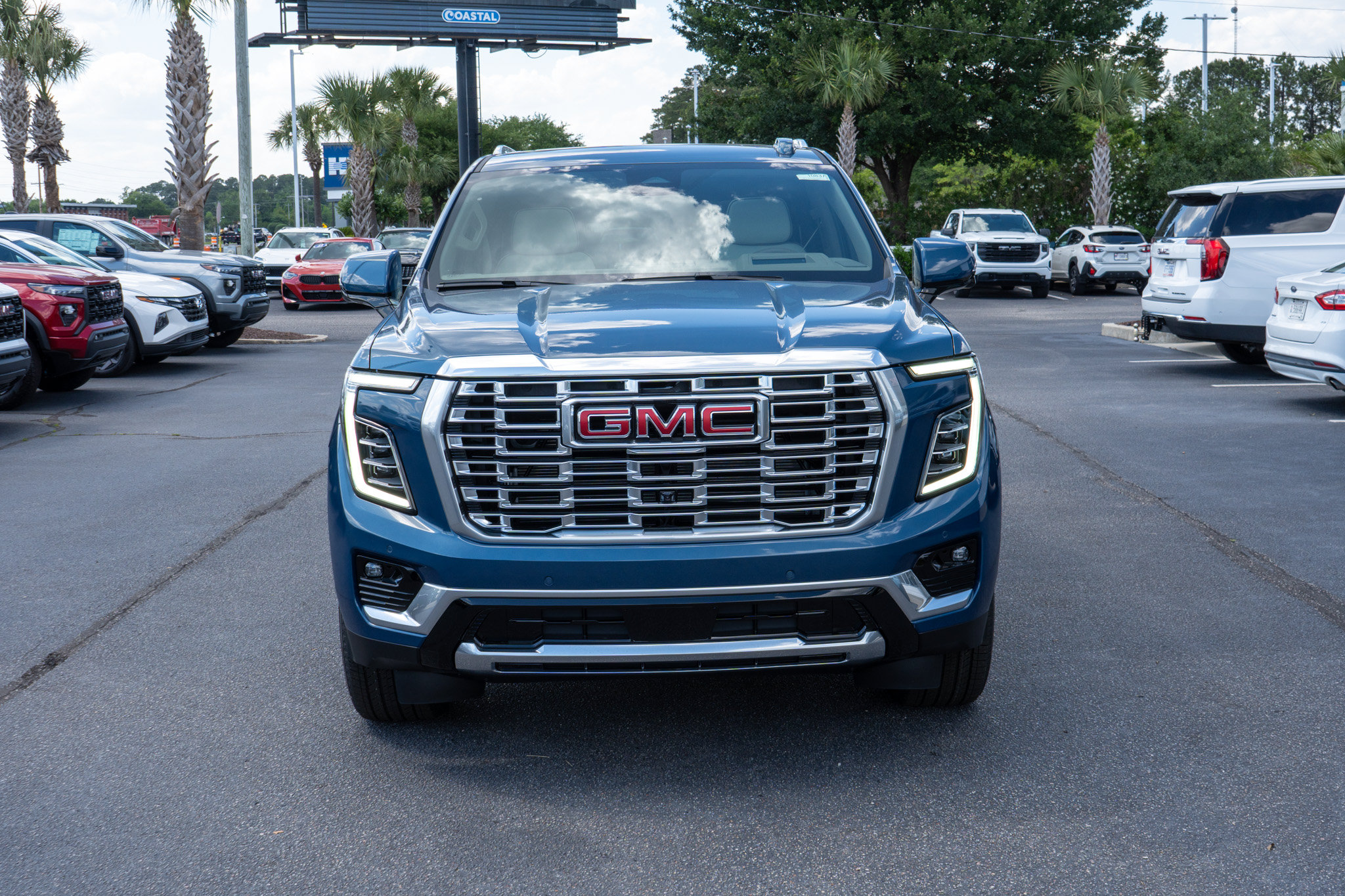 New 2026 GMC Yukon Denali w/ Denali Reserve Package AWD/4WD image 8