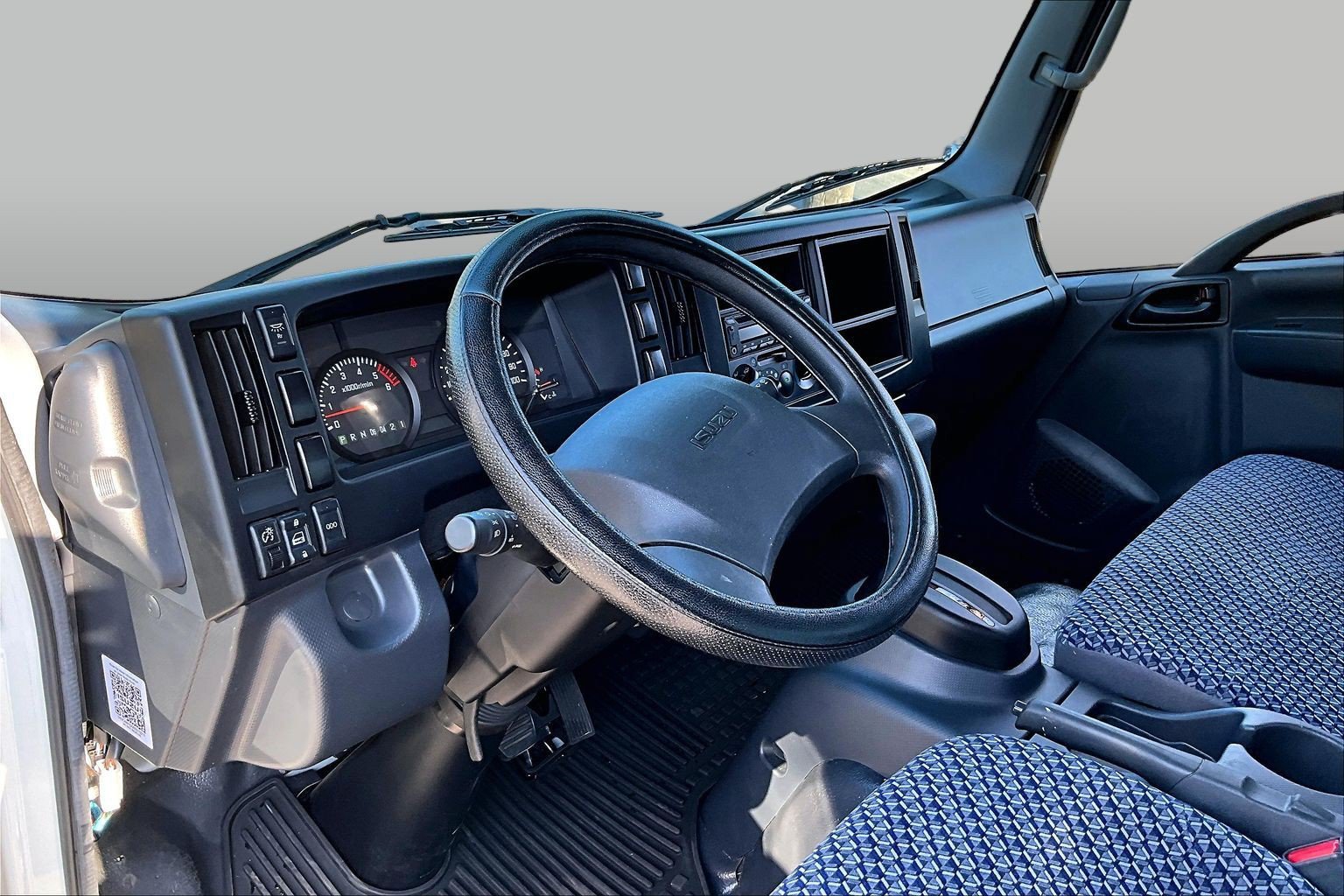 Used 2024 Isuzu NPR RWD image 15