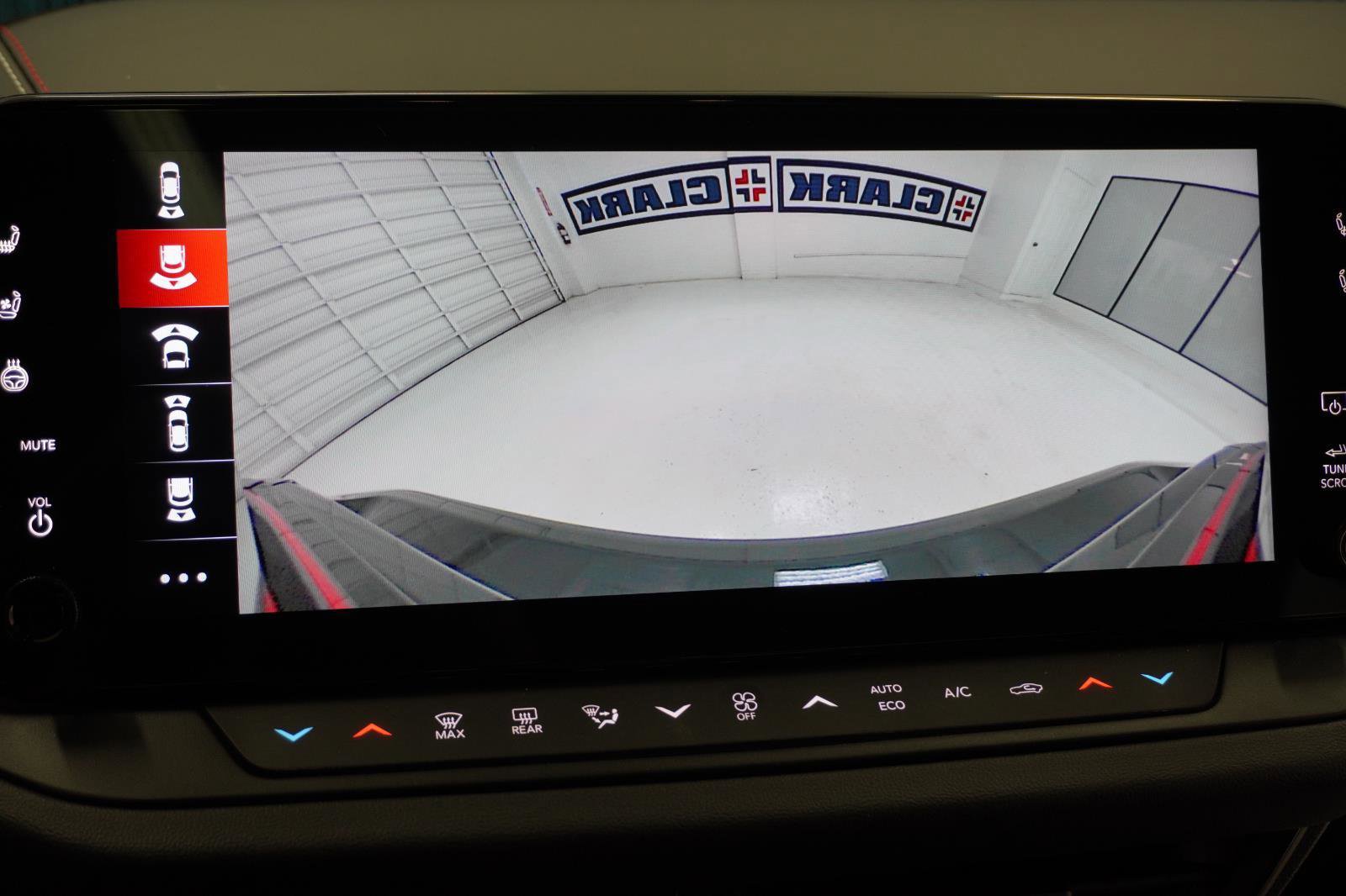 Used 2024 Dodge Charger R/T w/ Plus Group image 31