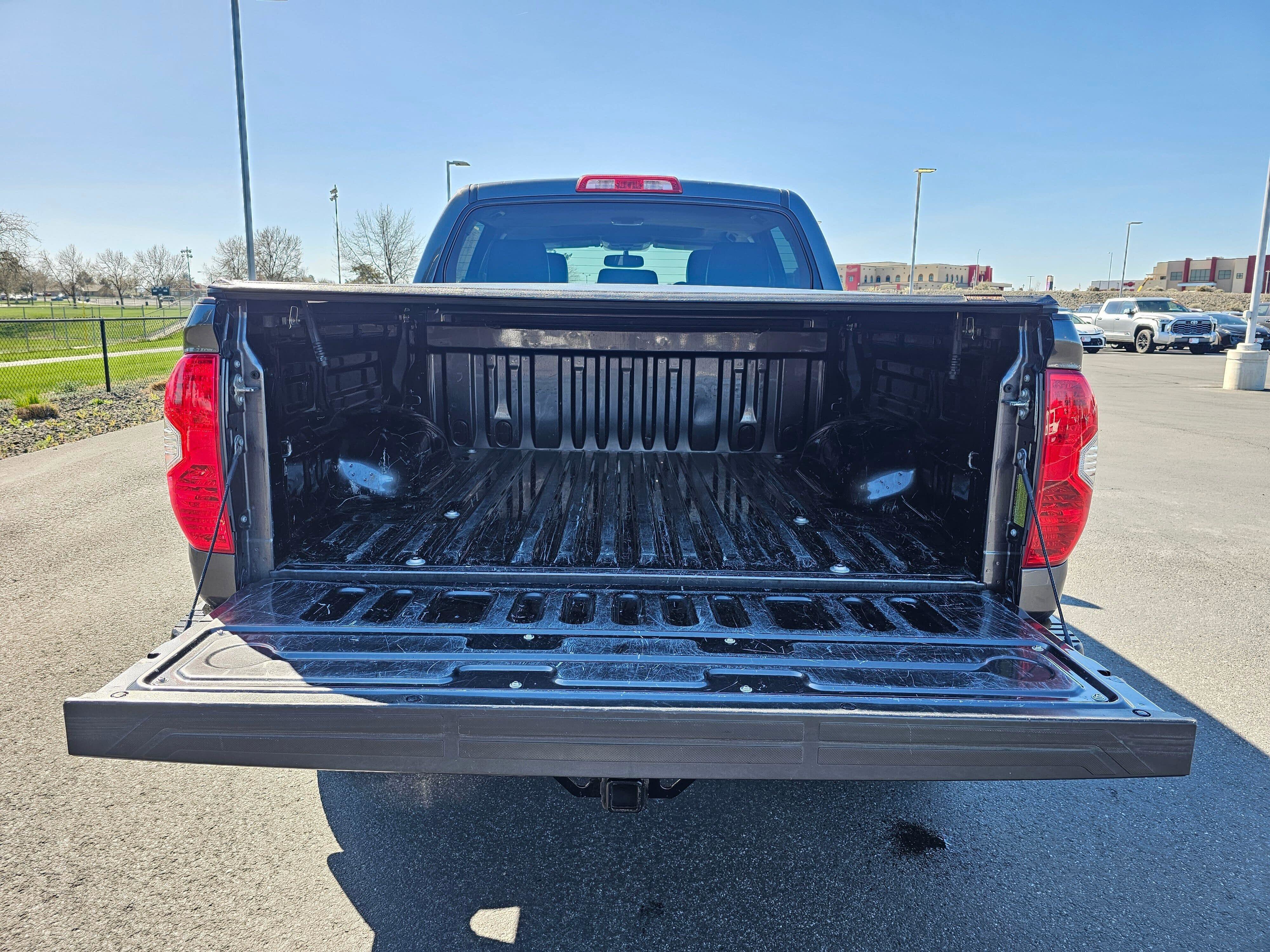 Used 2014 Toyota Tundra Limited w/ Limited Premium Package image 9