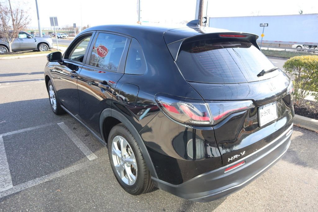 Used 2025 Honda HR-V LX image 8