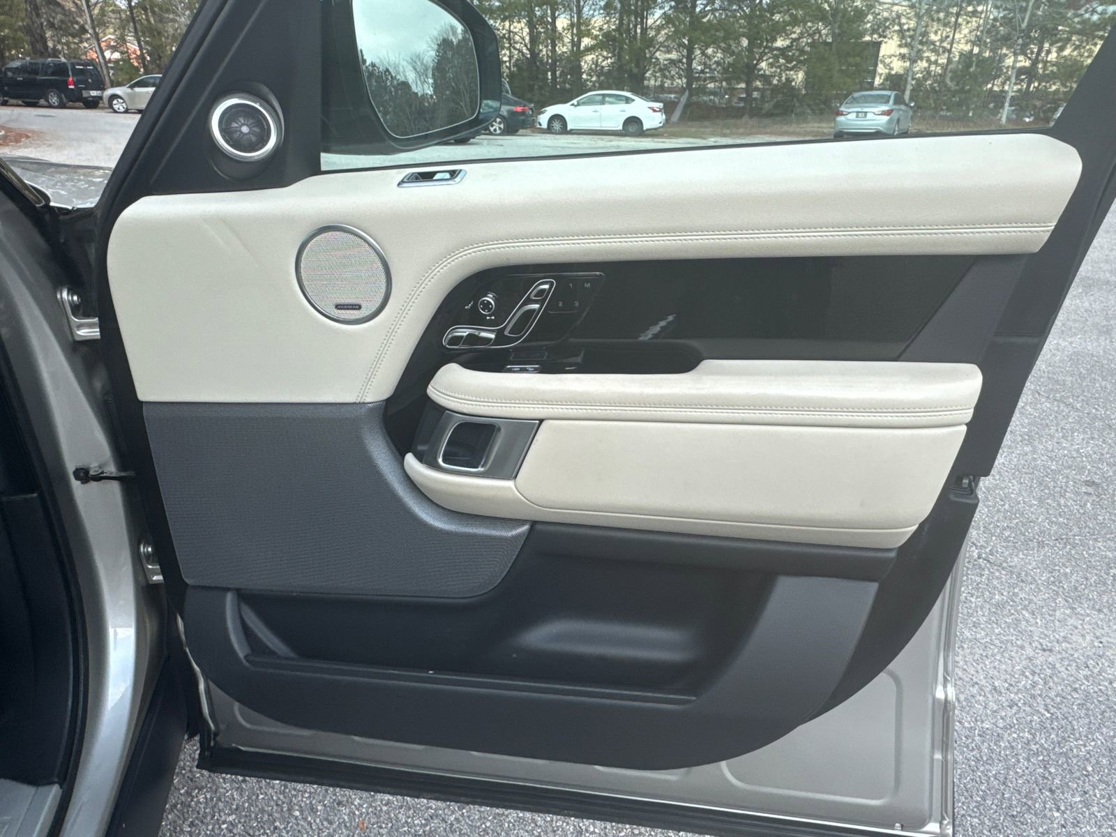 Used 2020 Land Rover Range Rover HSE image 14