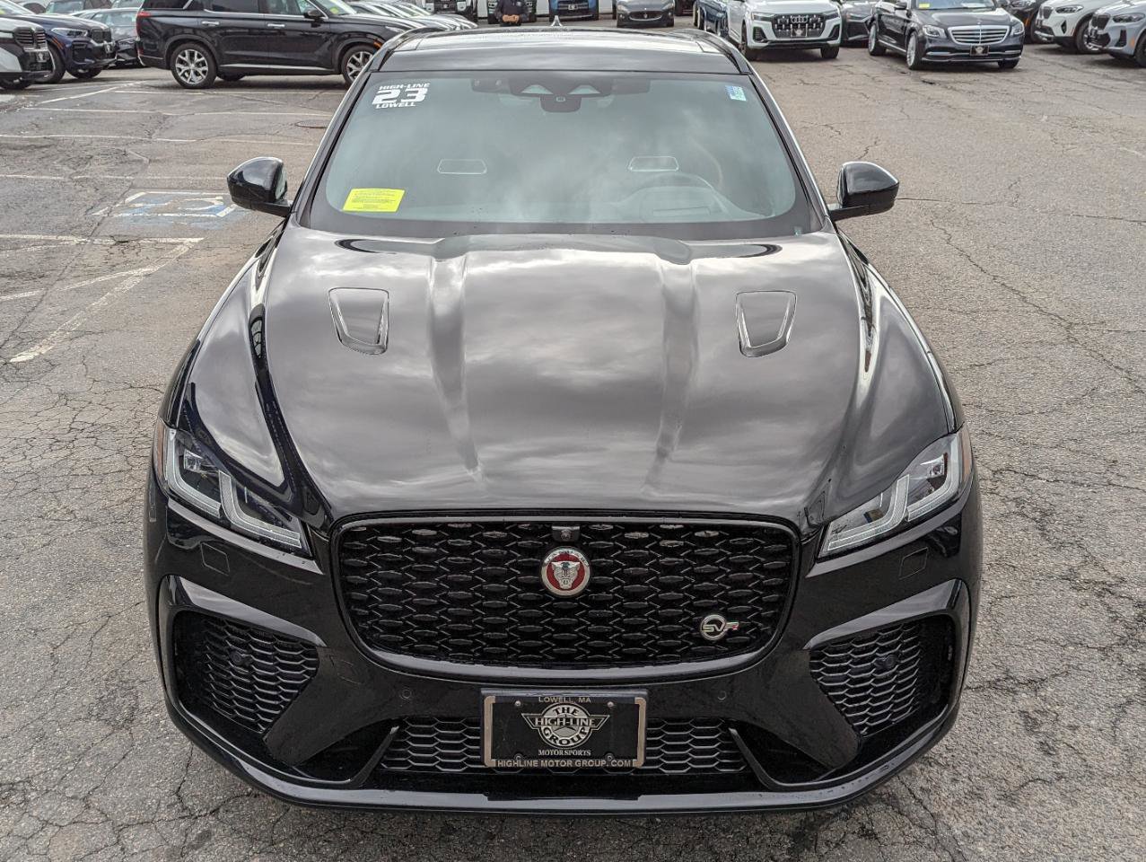 Used 2023 Jaguar F-PACE SVR image 3