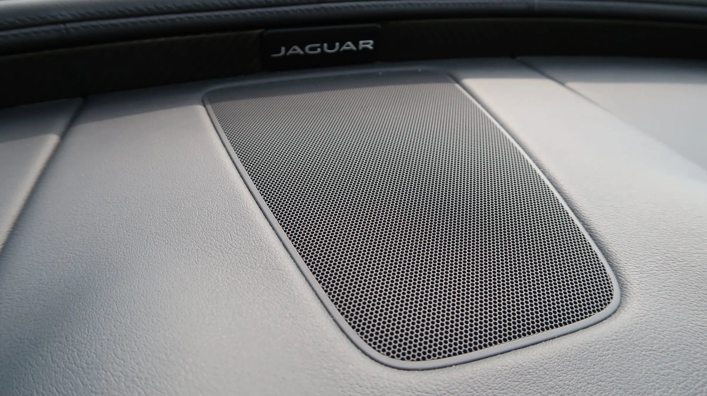Used 2016 Jaguar XJ R-Sport RWD image 38