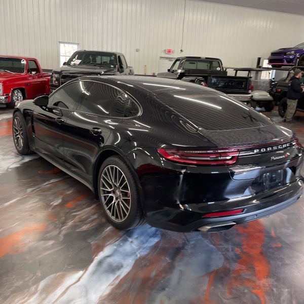 Used 2020 Porsche Panamera image 2