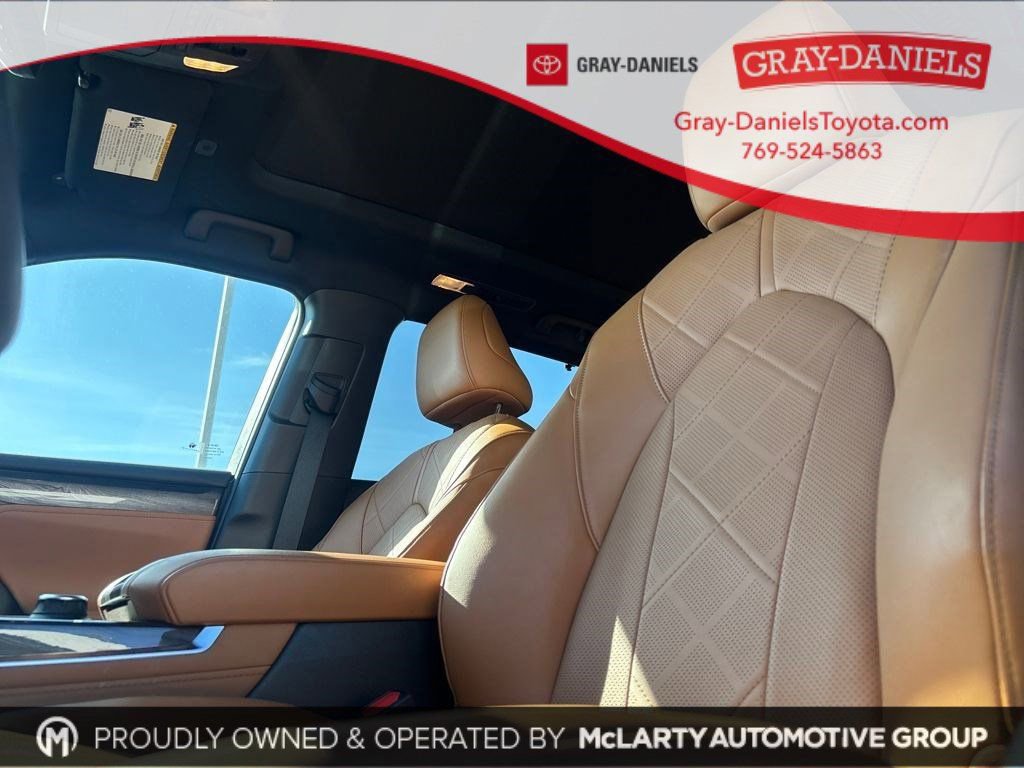 Used 2025 Toyota Highlander Platinum image 38