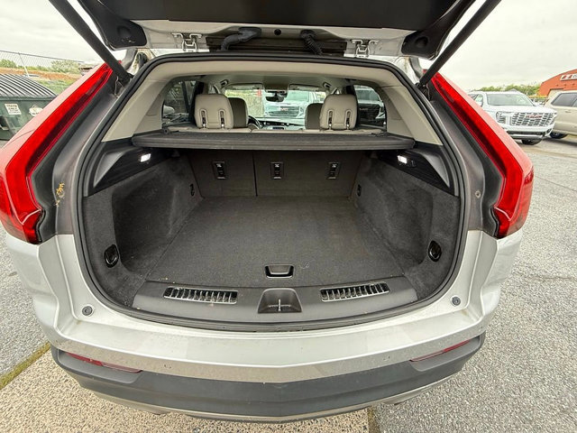 Used 2019 Cadillac XT4 Premium Luxury w/ Enhanced Visibility Package AWD/4WD image 15