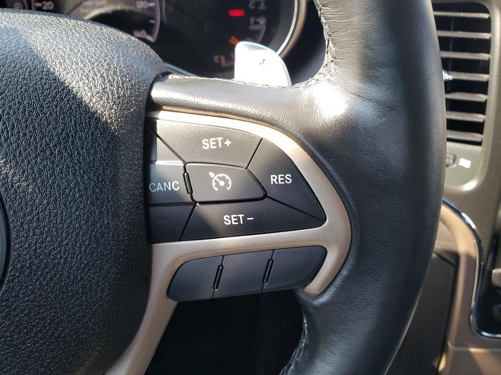Used 2016 Jeep Grand Cherokee Laredo w/ Quick Order Package 23E AWD/4WD image 13