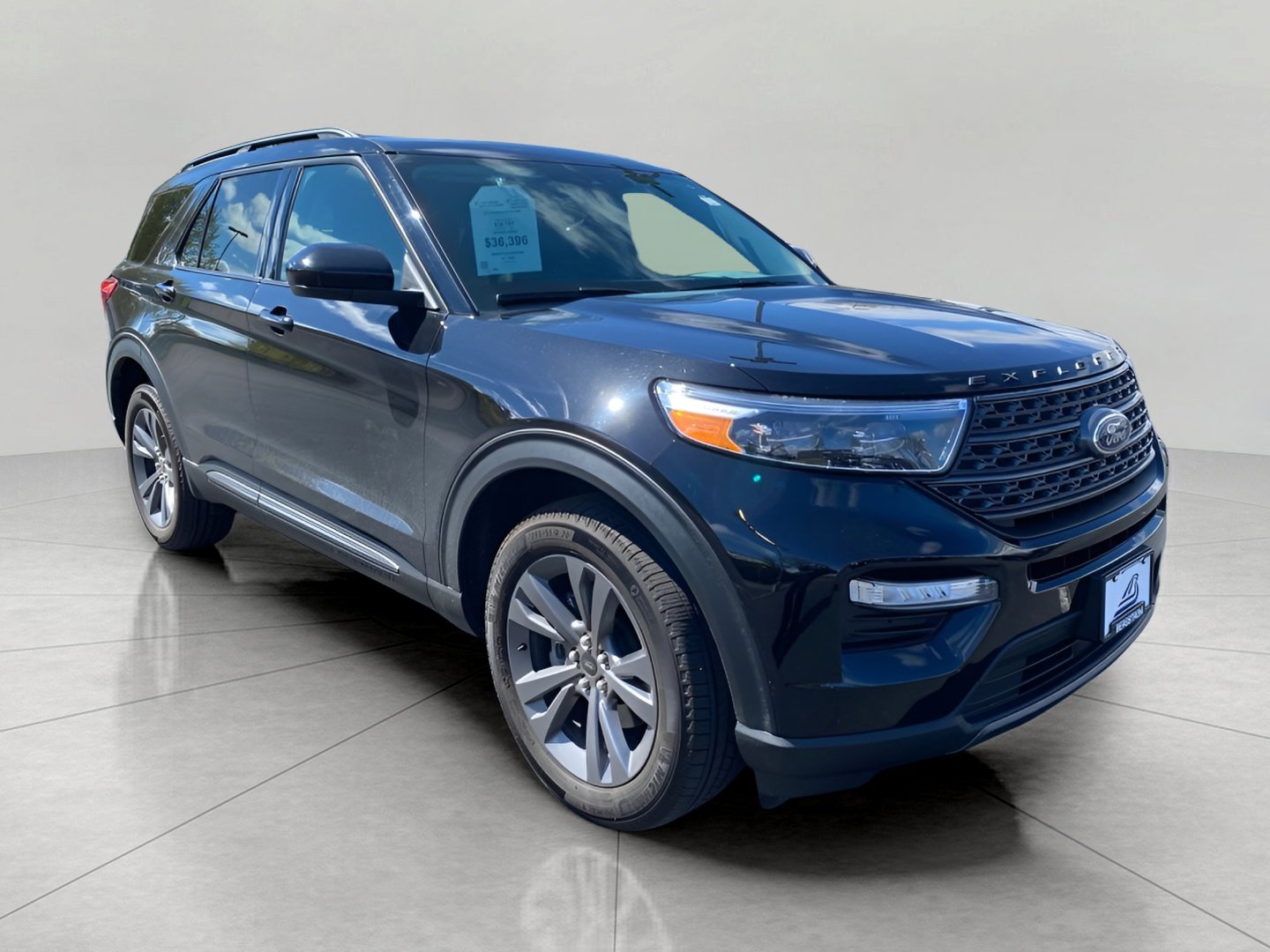Used 2024 Ford Explorer XLT w/ Equipment Group 202A AWD/4WD image 7