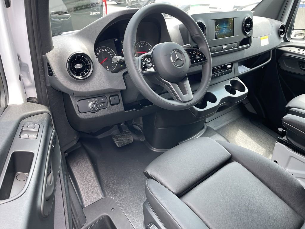 Used 2024 Mercedes-Benz Sprinter 2500 image 8