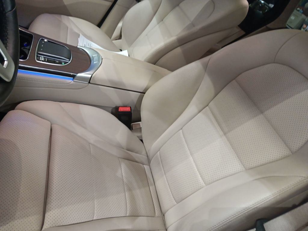 Used 2020 Mercedes-Benz GLC 300 4MATIC image 5