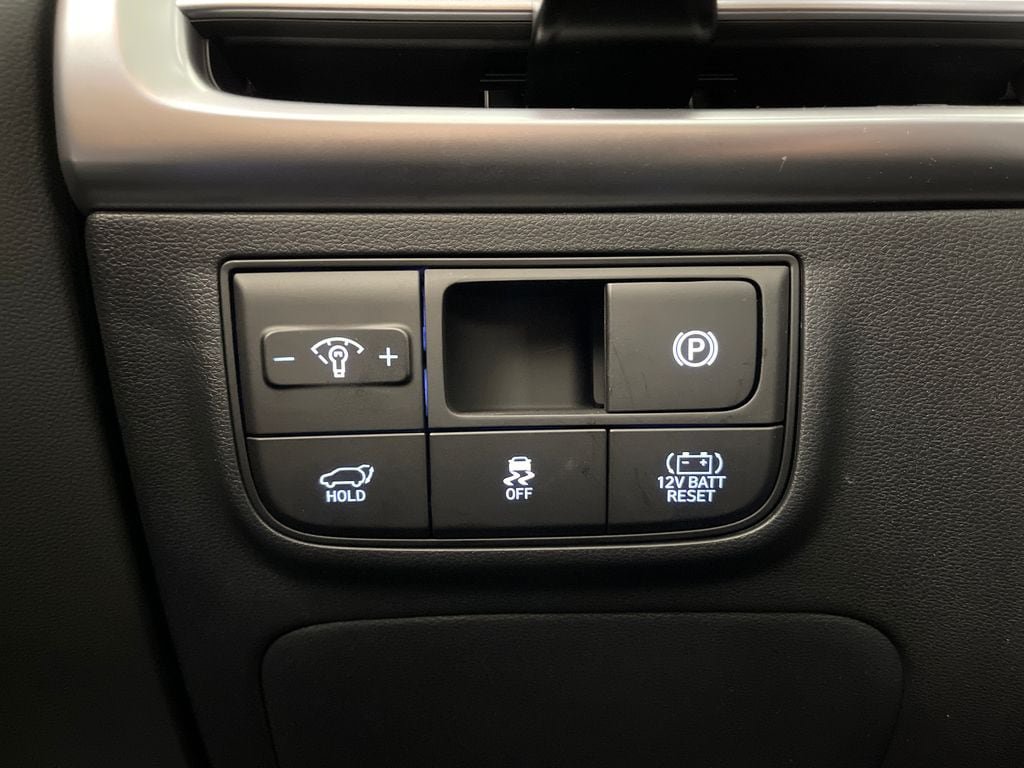 Certified 2025 Hyundai Tucson Limited AWD/4WD image 30