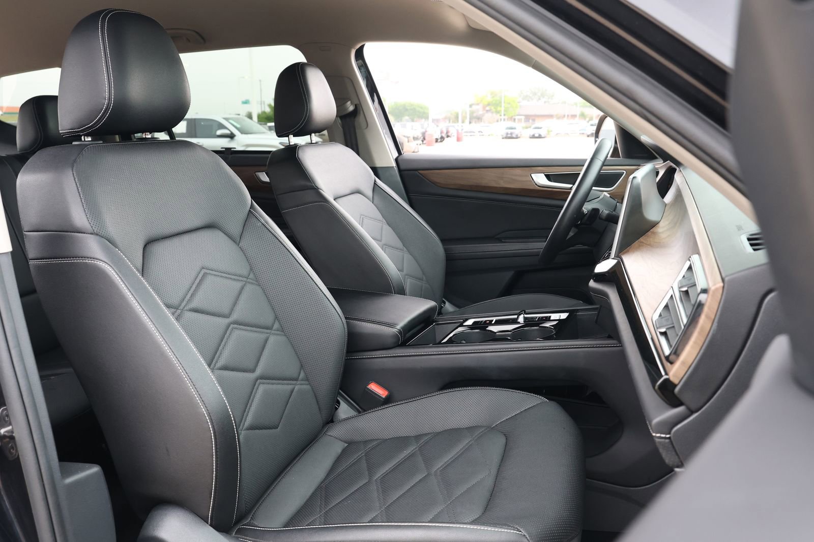 Used 2025 Volkswagen Atlas SE FWD image 30