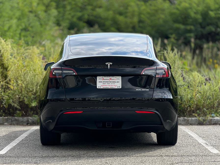 Used 2022 Tesla Model Y Long Range image 8