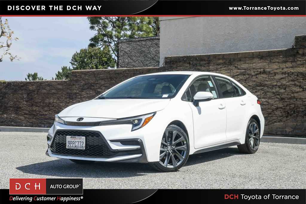 Used 2025 Toyota Corolla SE image 1