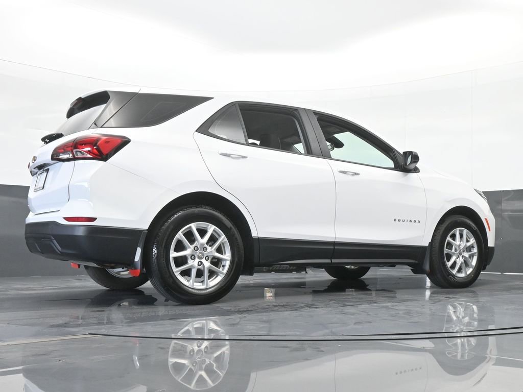 Used 2023 Chevrolet Equinox LS image 59