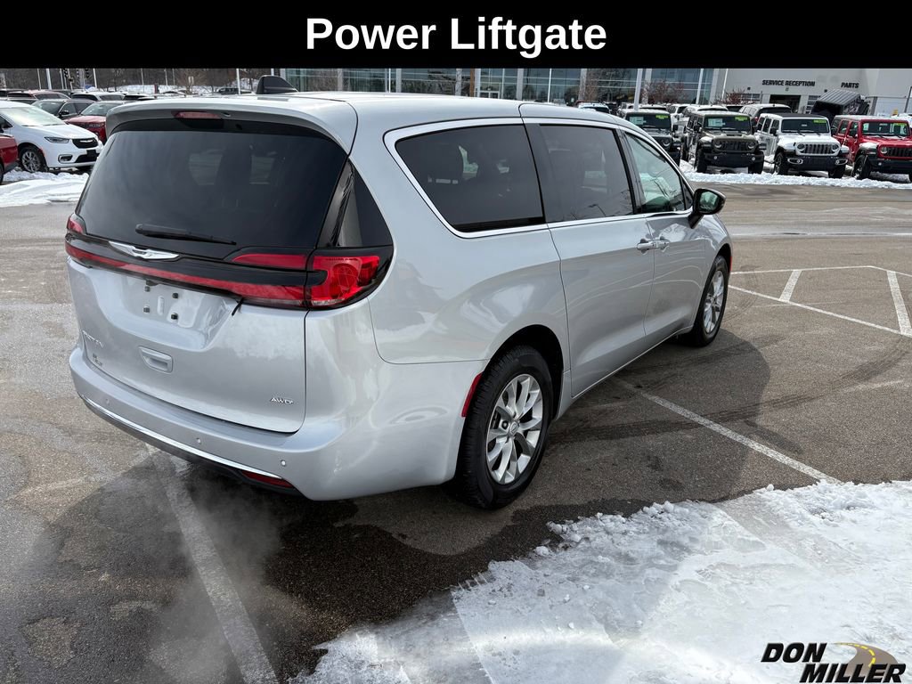 New 2026 Chrysler Pacifica Select image 8