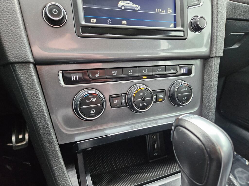 Used 2017 Volkswagen Golf Alltrack SE image 5