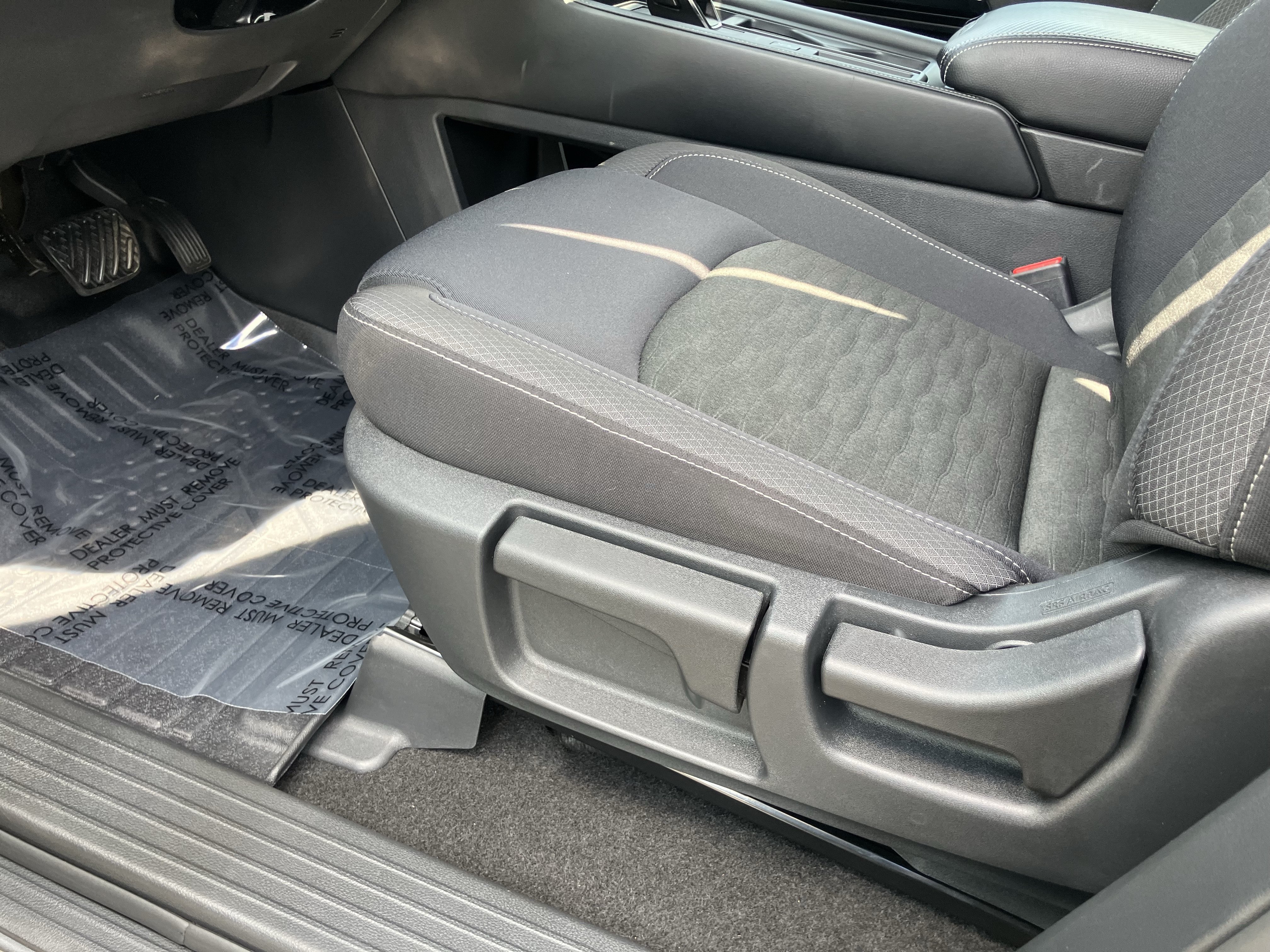 Used 2025 Nissan Pathfinder S FWD image 17