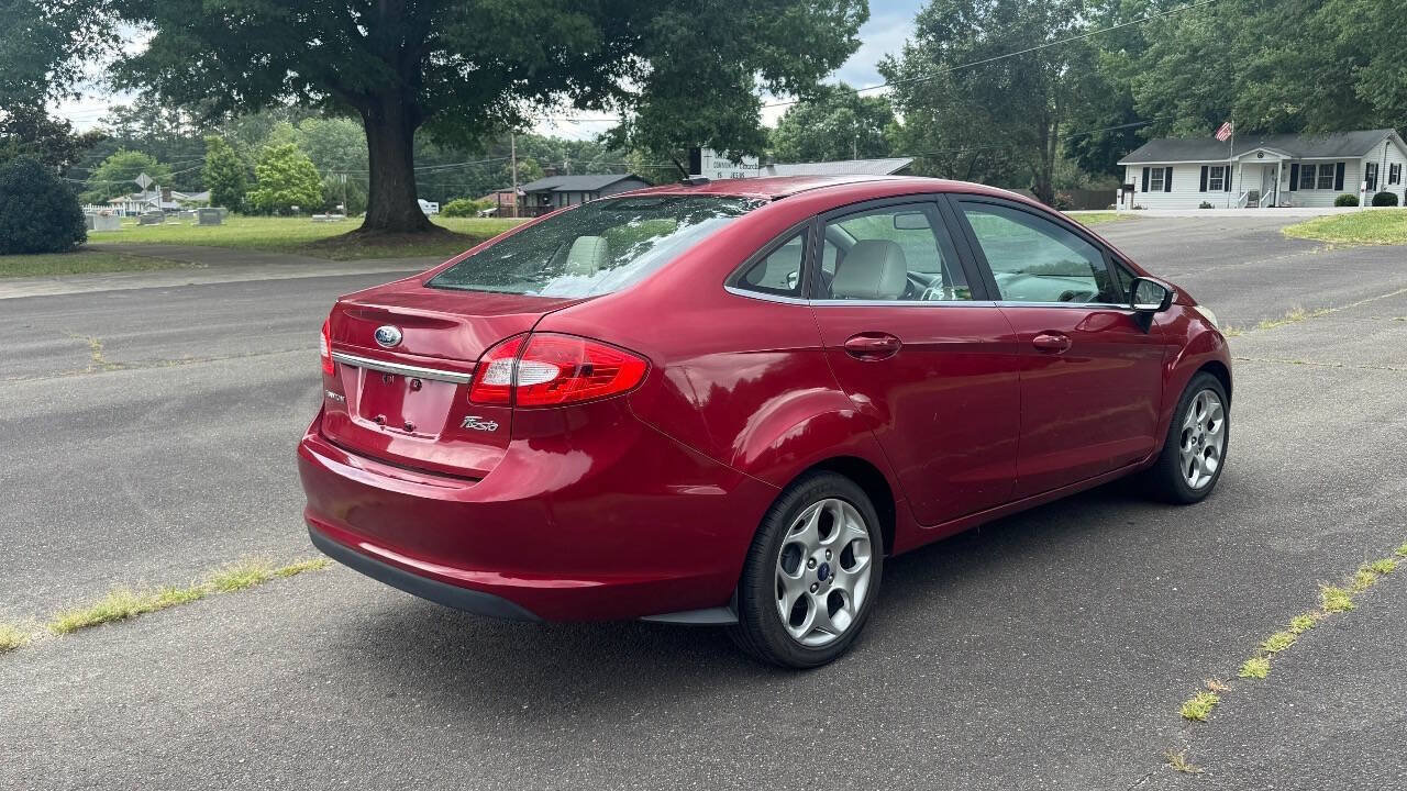 Used 2013 Ford Fiesta Titanium FWD image 8
