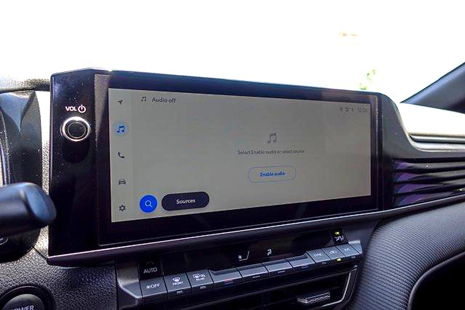 Used 2025 Toyota Camry SE w/ Multimedia Upgrade Package FWD image 17