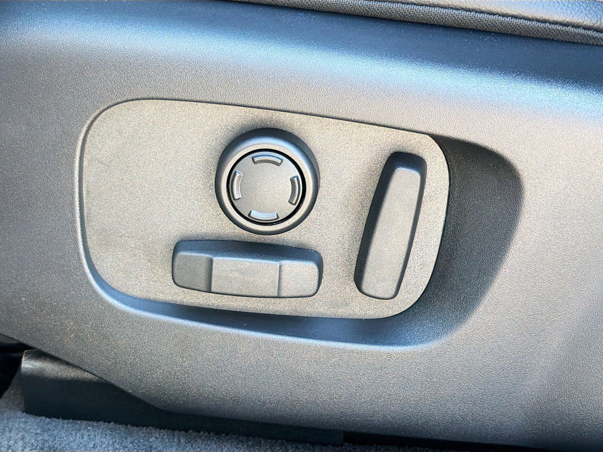 New 2026 Land Rover Range Rover Velar Dynamic SE image 24