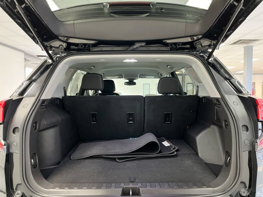 Used 2024 GMC Terrain SLE AWD/4WD image 11