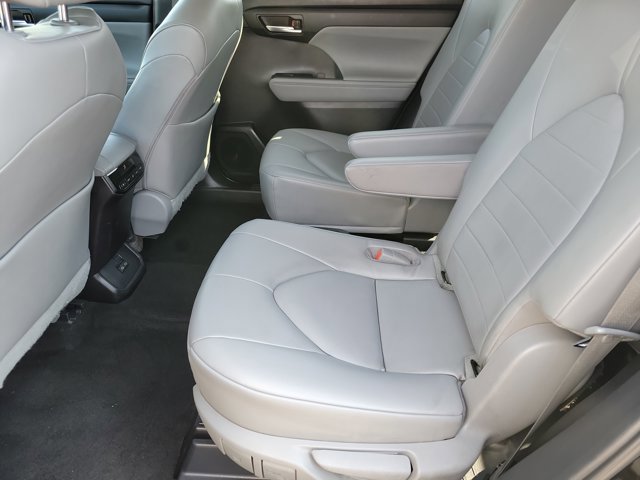 Used 2023 Toyota Highlander XLE image 10