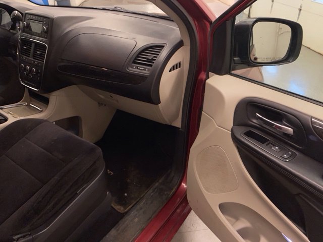 Used 2014 Dodge Grand Caravan SXT FWD image 17