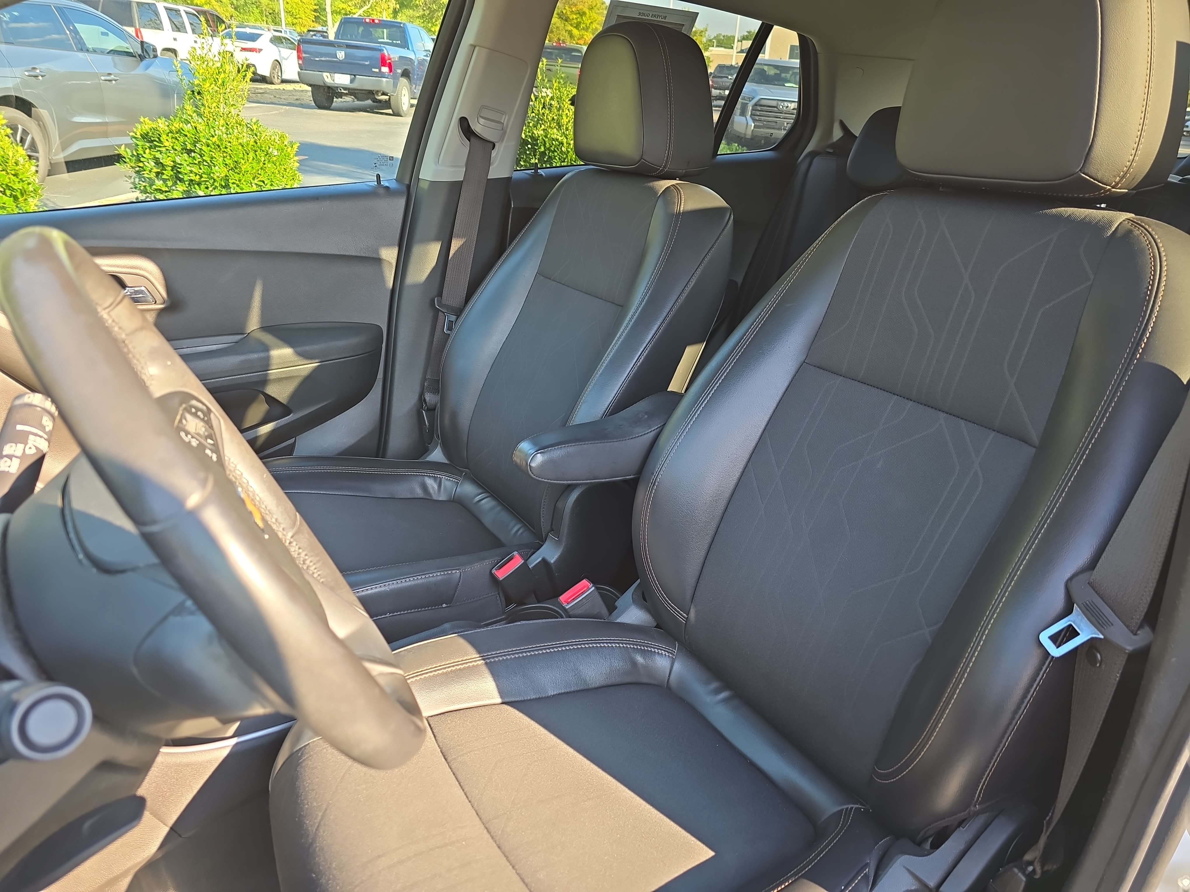 Used 2017 Chevrolet Trax LT w/ LT Convenience Package FWD image 14