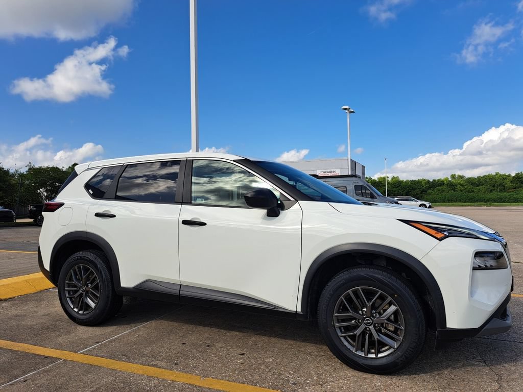 Used 2023 Nissan Rogue S FWD image 3
