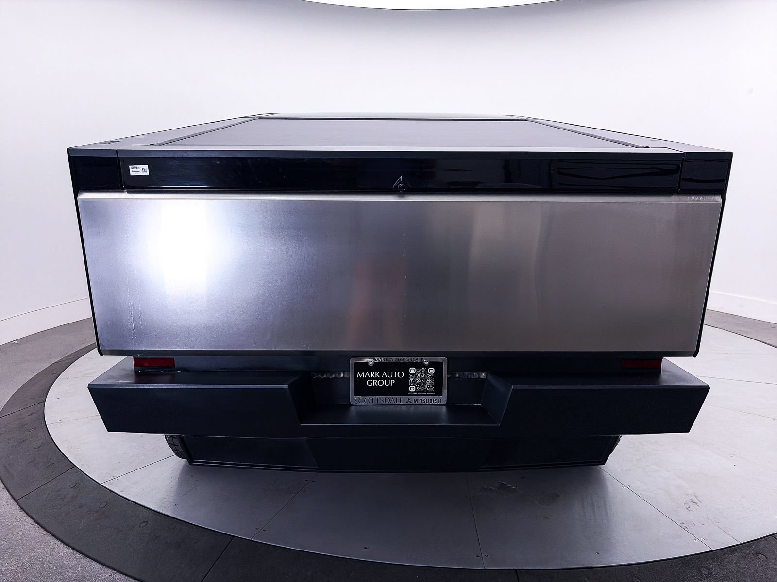 Used 2024 Tesla Cybertruck AWD Crew Cab image 15