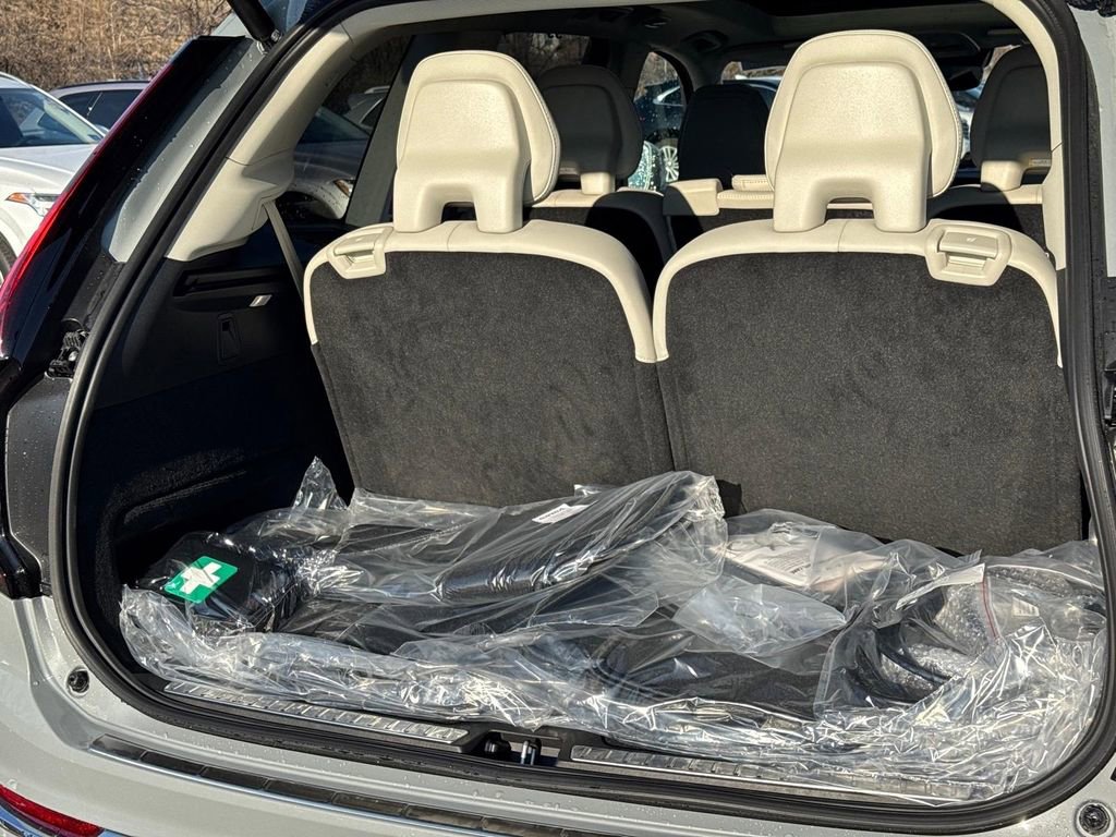 New 2026 Volvo XC90 T8 Ultra w/ Protection Package Premier image 5