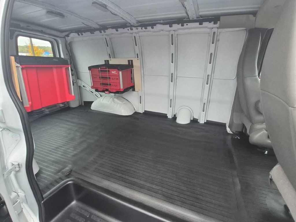 Used 2025 Chevrolet Express 2500 RWD image 26