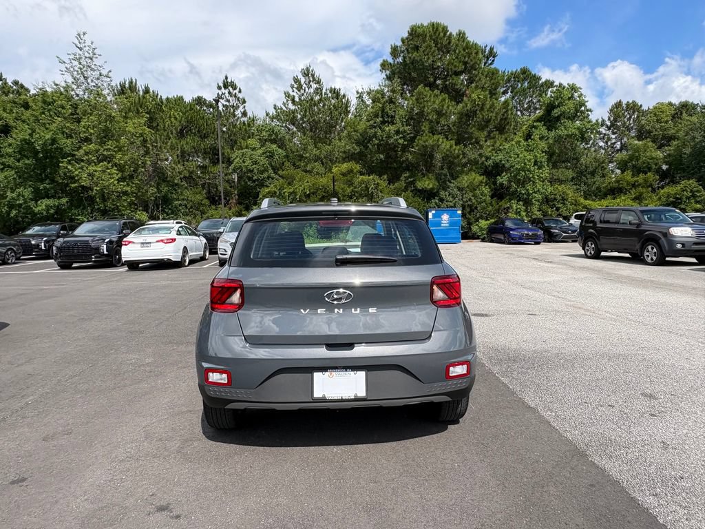 Used 2025 Hyundai Venue SEL FWD image 4