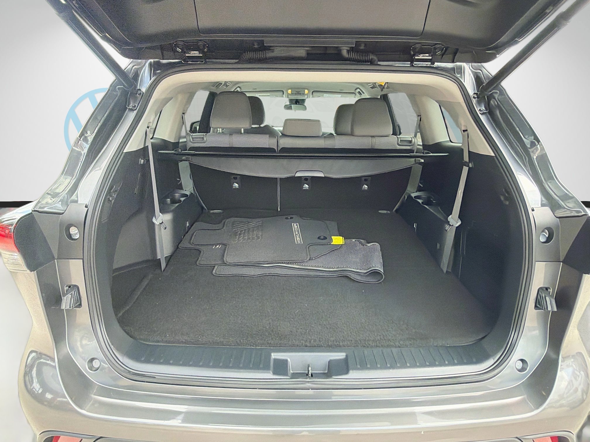 Used 2023 Toyota Highlander LE FWD image 26