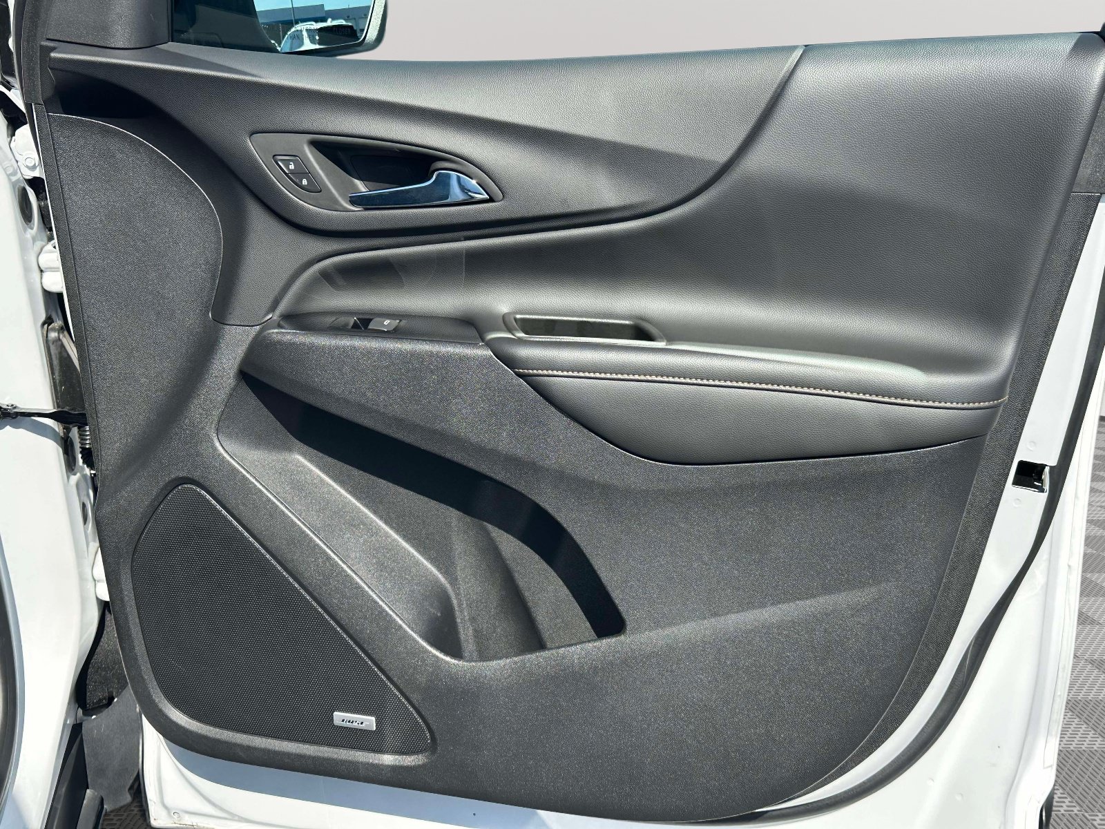 Used 2023 Chevrolet Equinox Premier FWD image 25
