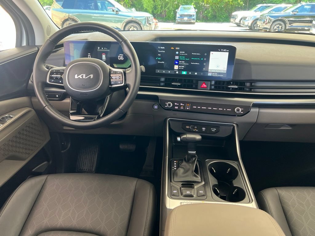 Certified 2025 Kia Carnival FWD image 14
