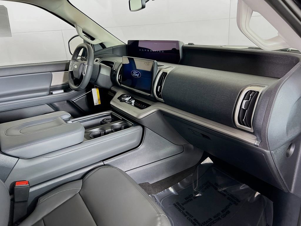 New 2026 Ford Expedition Active image 30