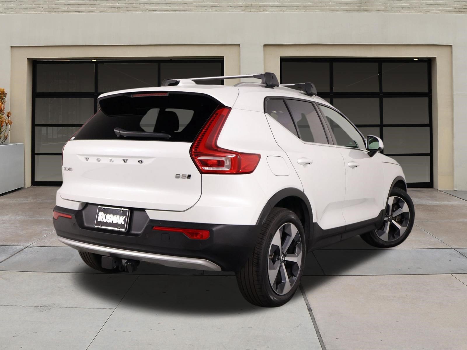 Certified 2023 Volvo XC40 B5 Plus w/ Driver Assist Package AWD/4WD image 4