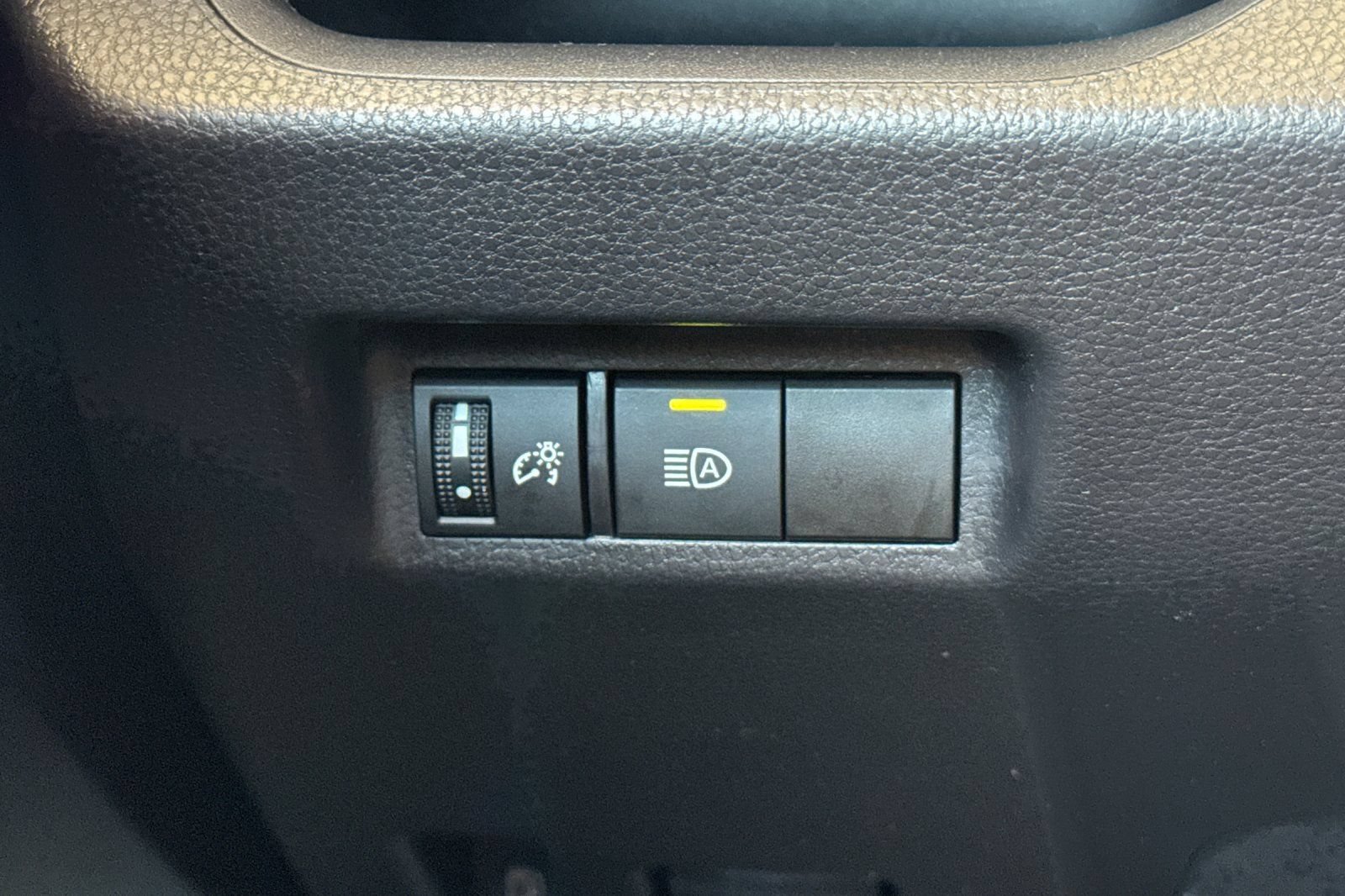 Certified 2021 Toyota RAV4 LE AWD/4WD image 32