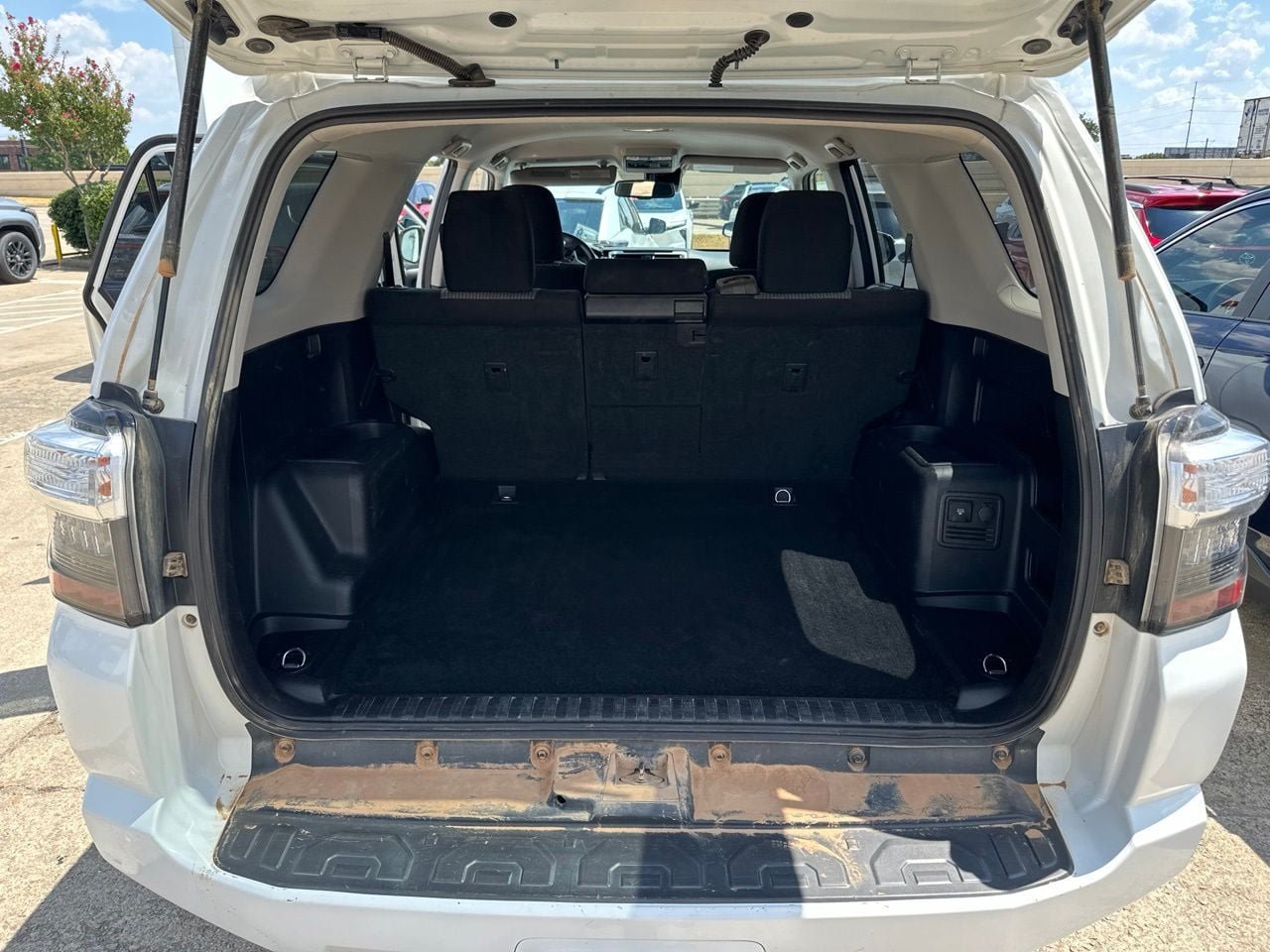 Used 2021 Toyota 4Runner SR5 AWD/4WD image 4