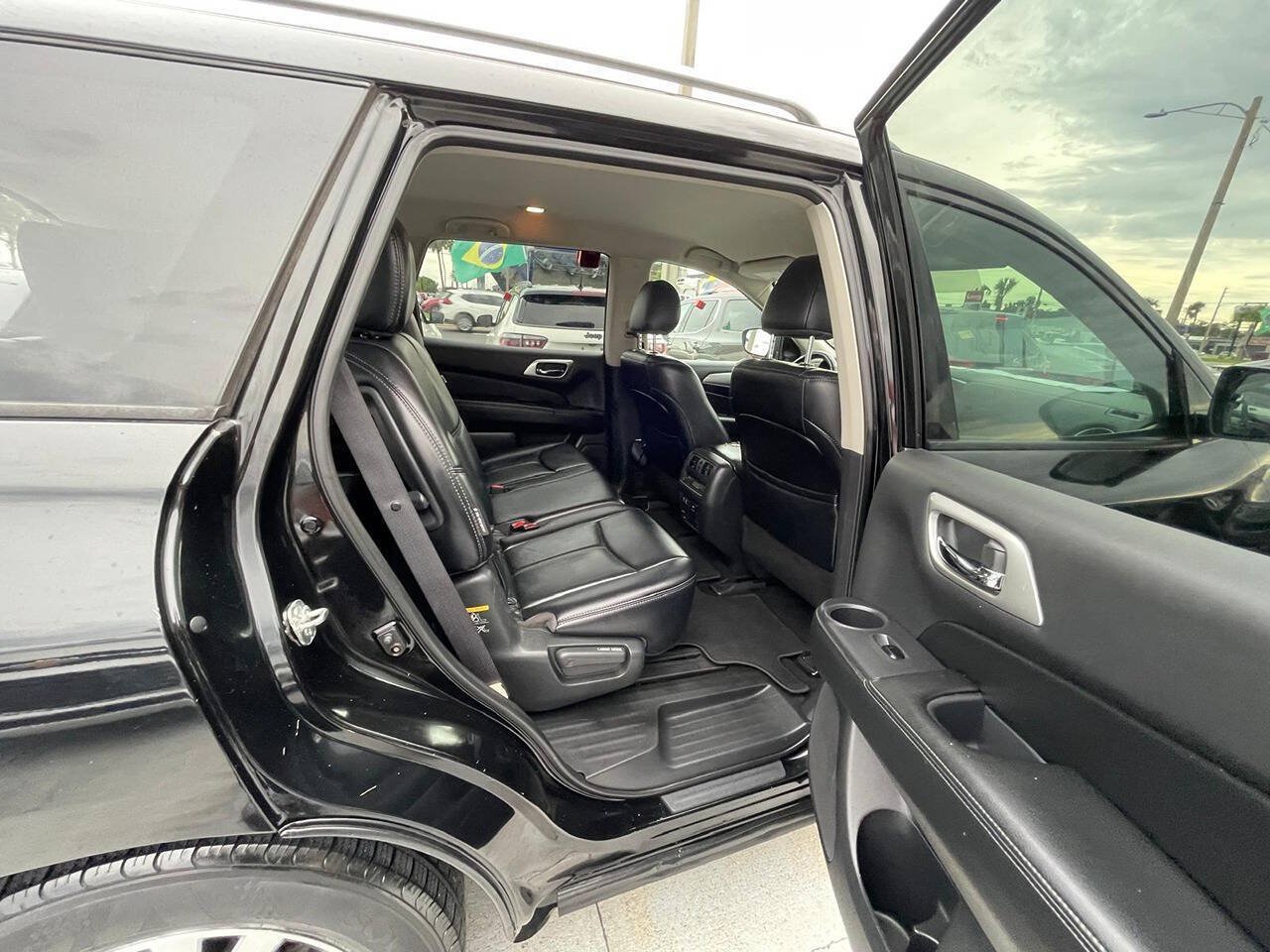 Used 2019 Nissan Pathfinder SL AWD/4WD image 15