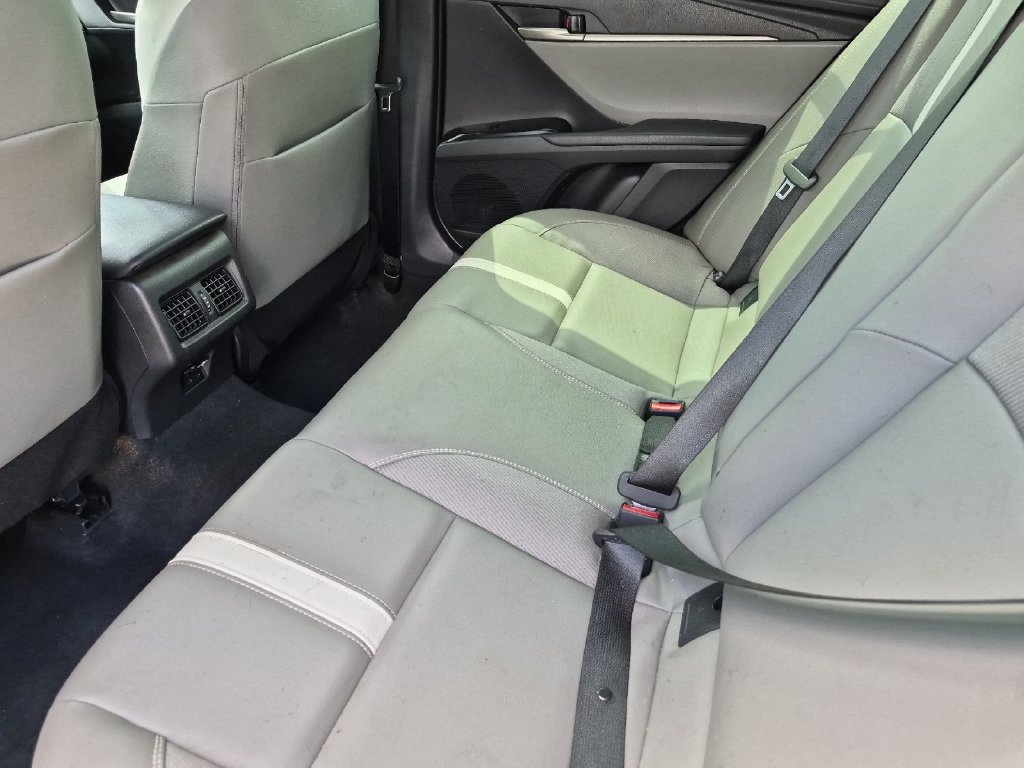 Used 2025 Toyota Camry SE FWD image 12